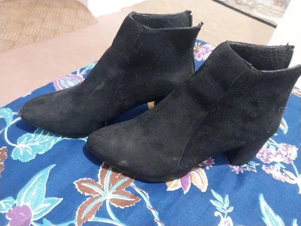 بوت|کیف، کفش، کمربند|مهاباد (آذربایجان غربی), |دیوار