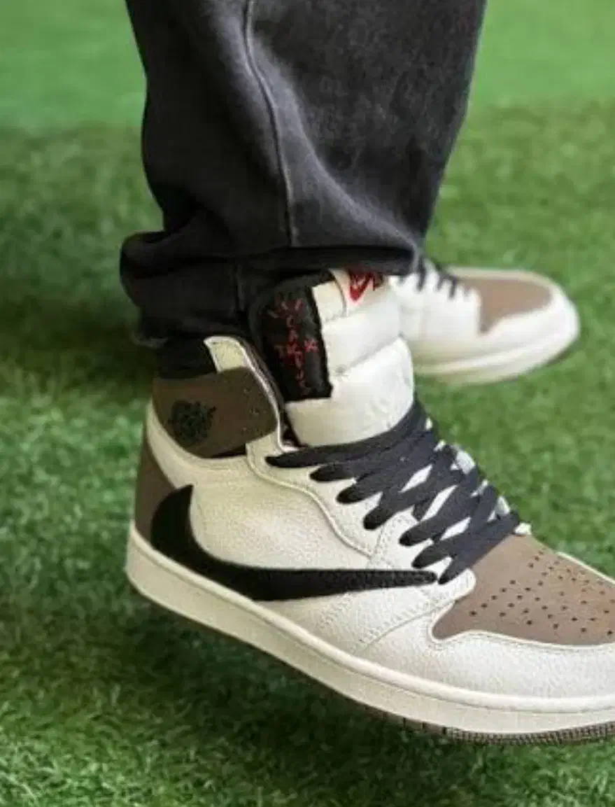 جردن موکا ریورس|کیف، کفش، کمربند|هشتگرد, هشتگرد قدیم|دیوار