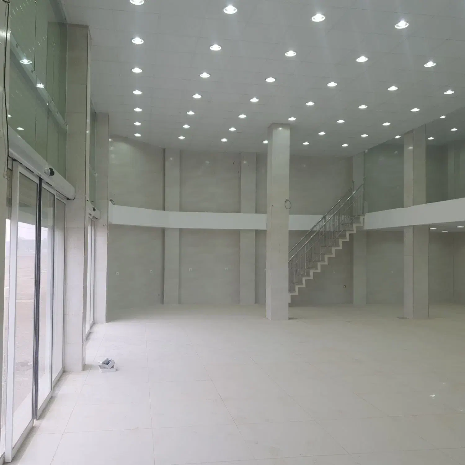 مغازه تجاری سیمرغ روبروی سیتی سنتر|فروش مغازه و غرفه|برخوار, |دیوار