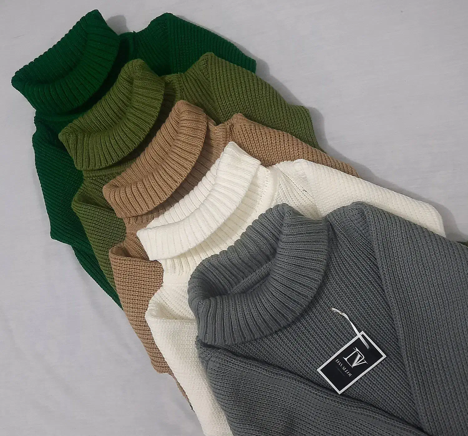 بافت دولو یقه اسکی|لباس|بروجن, |دیوار