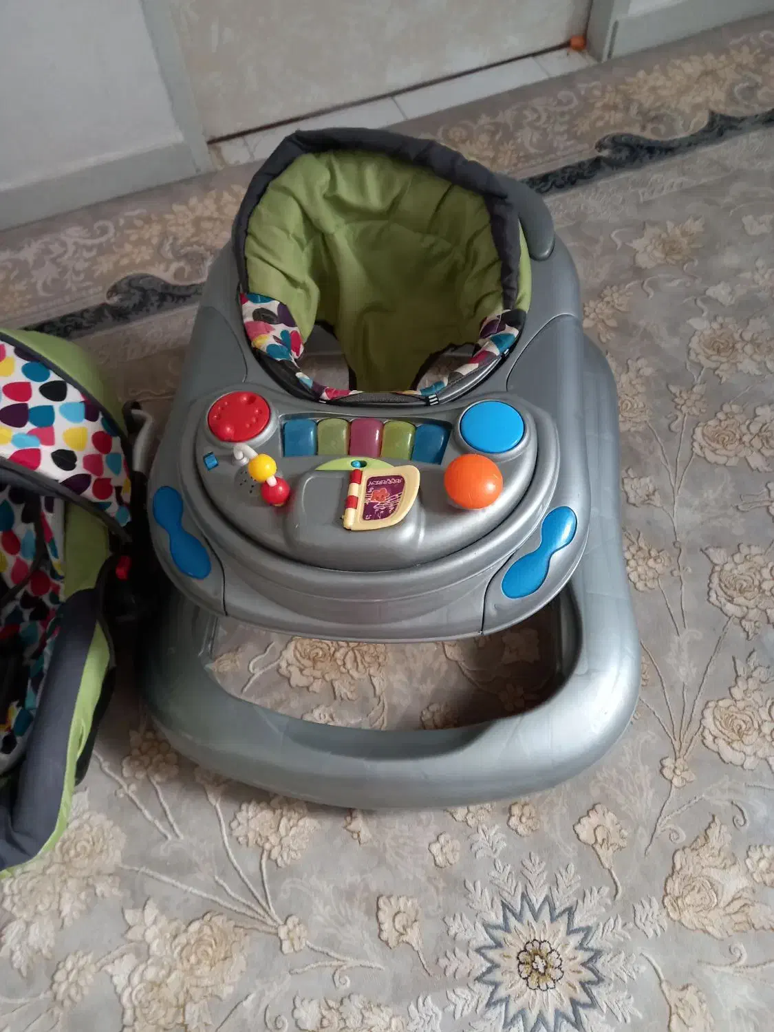 ست کالسکه و روروک و کریر|اسباب و اثاث بچه|اصفهان, باغ فدک|دیوار