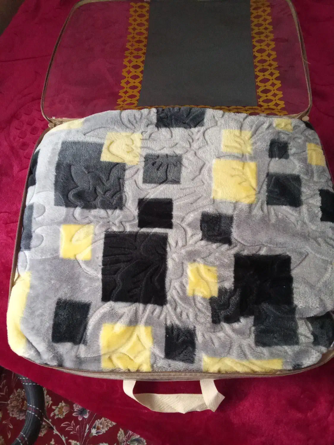 پتوگلبافت|رختخواب، بالش، پتو|ملایر, |دیوار