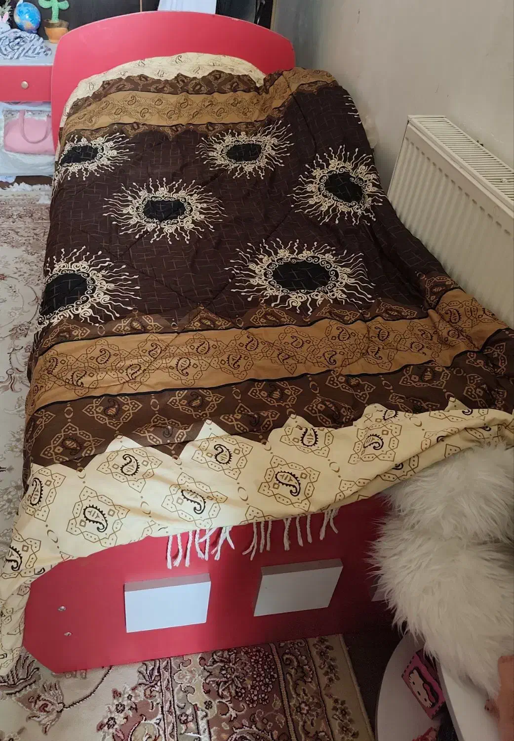 تخت و کمد|تخت و سرویس خواب|صدرا-فارس, فاز ۱|دیوار