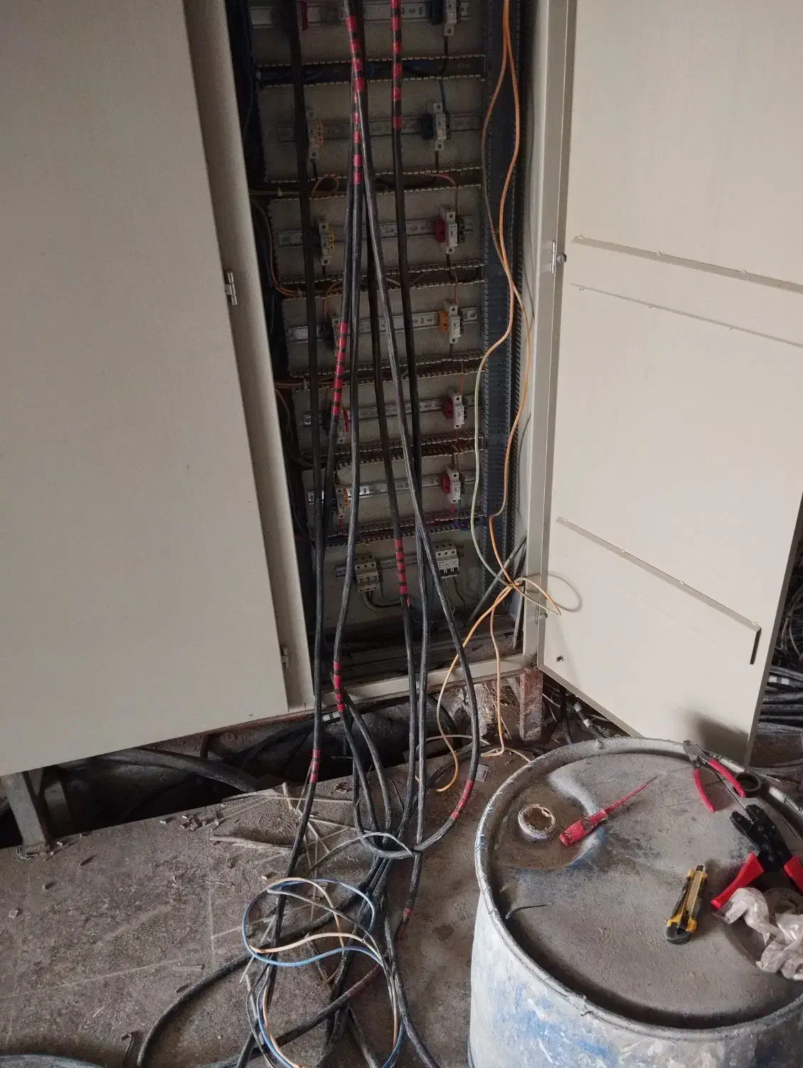 برق ساختمان|خدمات پیشه و مهارت|بهبهان, |دیوار