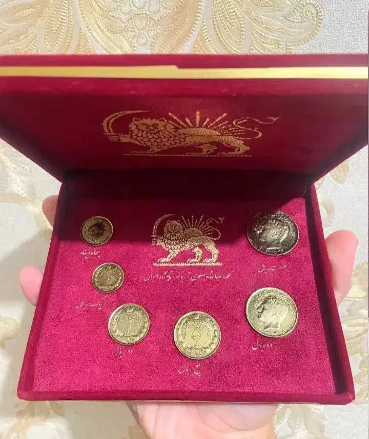 چهار برگ اسکناس و ست جعبه سکه آبطلا خورده|کلکسیون سکه، تمبر، اسکناس|لاهیجان, کوی خزر|دیوار