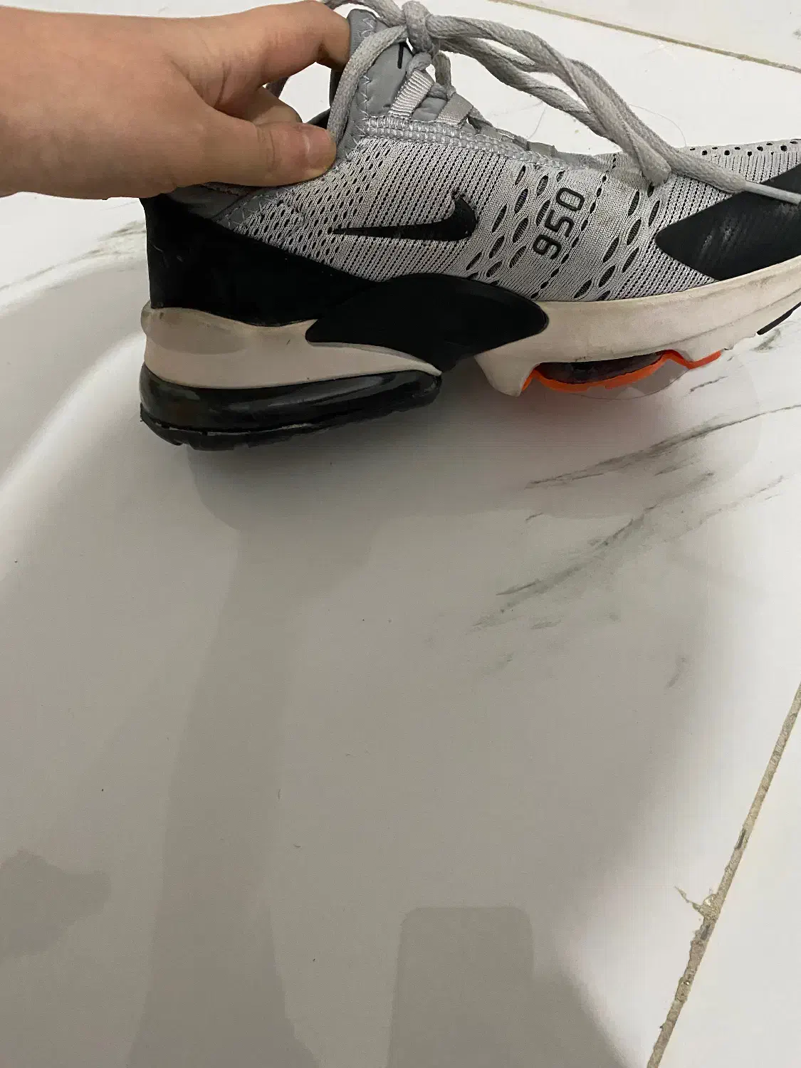 کتونی در حد. نو میباشد و اروجینال|کیف، کفش، کمربند|باغستان, |دیوار