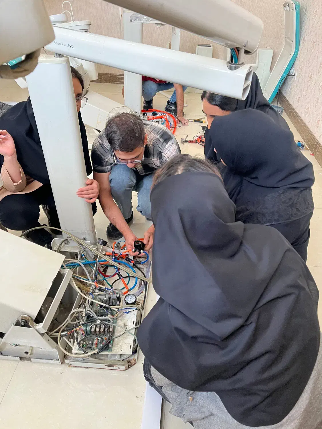 آموزش تعمیرات تجهیزات دندانپزشکی+ورود به بازار کار|خدمات آموزشی|اصفهان, شهید رجایی|دیوار