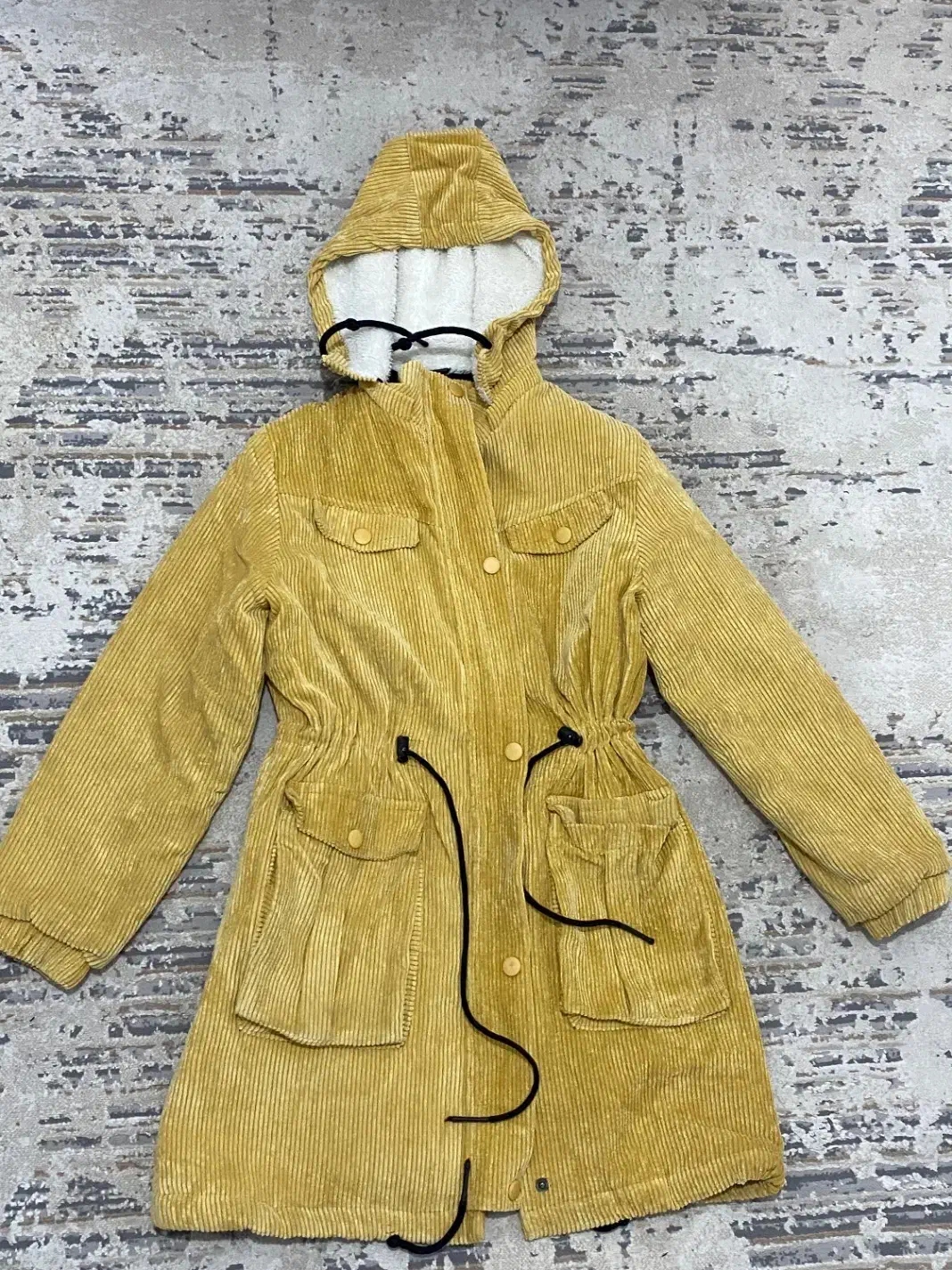 کاپشن|لباس|رشت, کوی مهر|دیوار