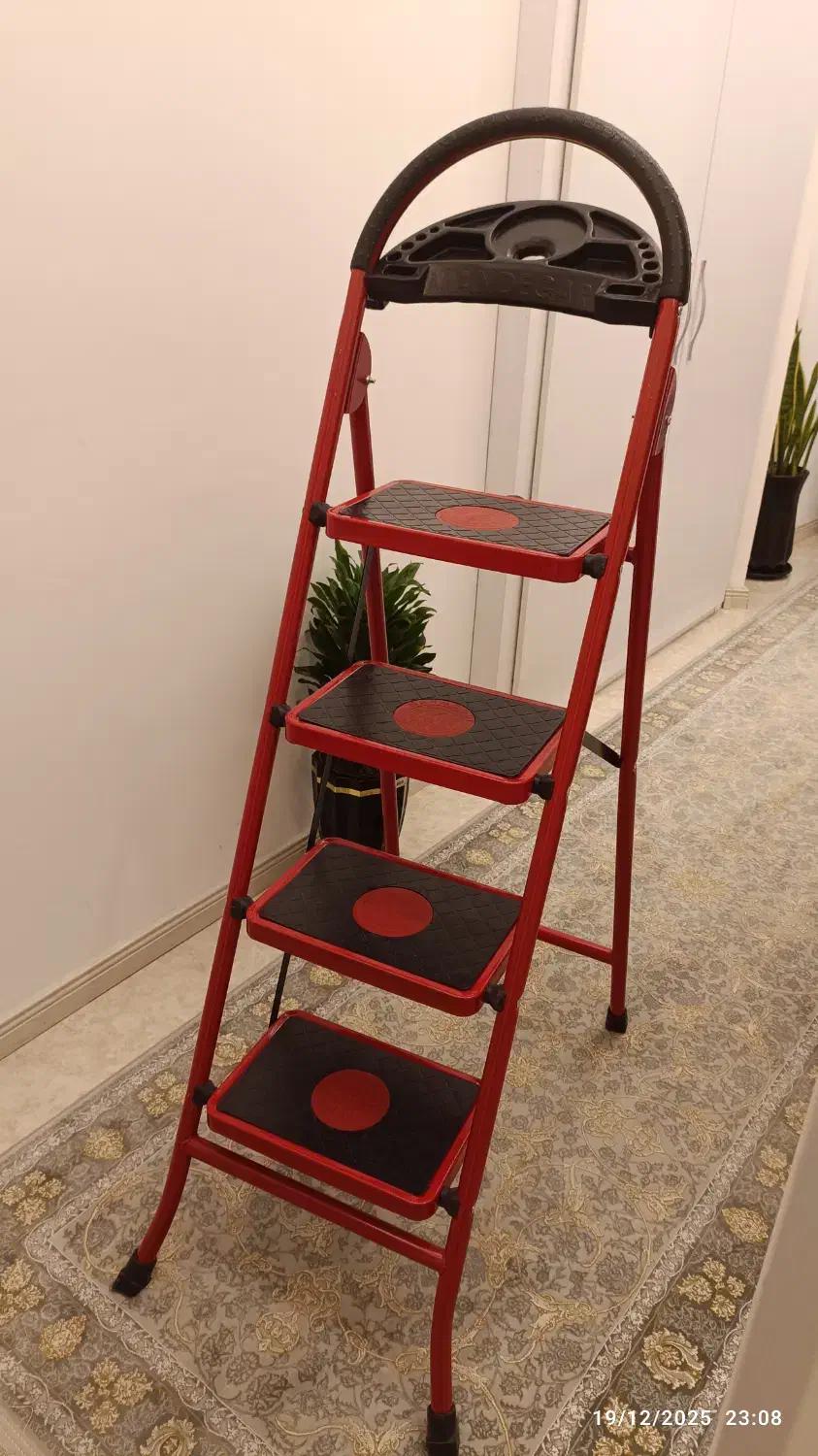 نردبان 4 پله آسمان دارای جای ابزار|ابزارآلات|مشهد, جاهد شهر|دیوار