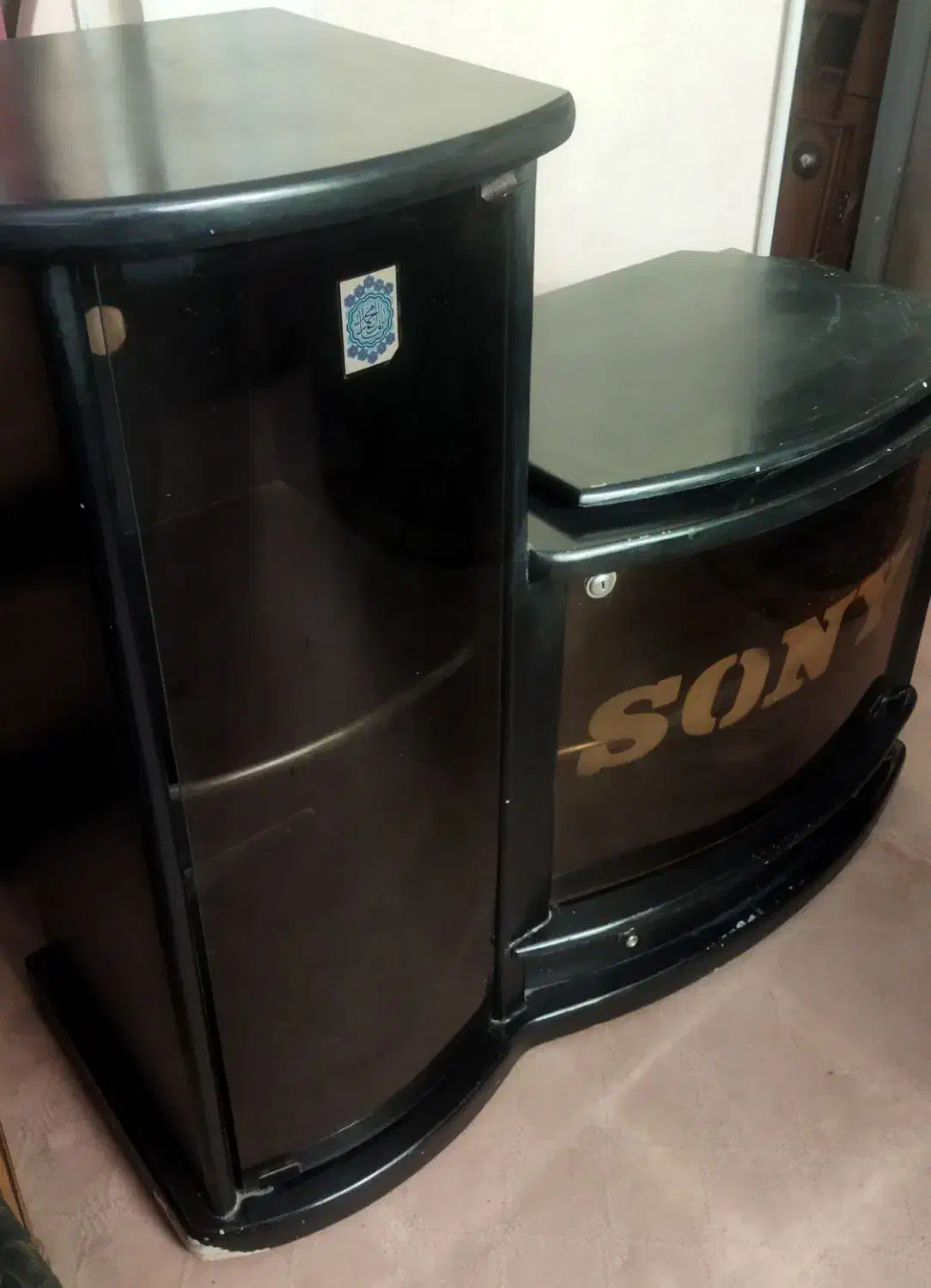 میز  تلویزیون  ویترین دار  و چرخدار|میز تلویزیون|تهران, امین حضور|دیوار