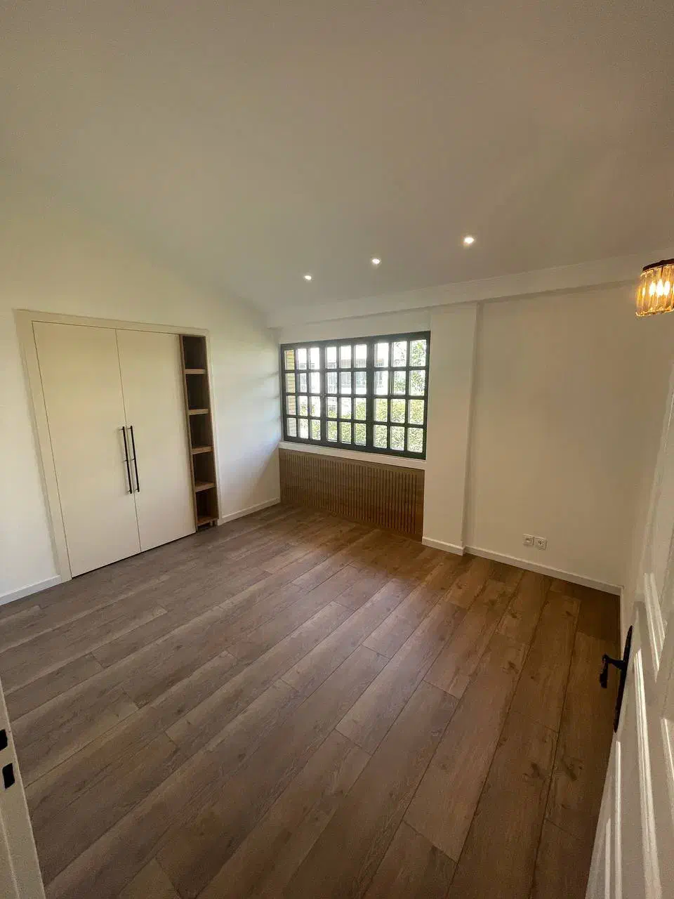 شهرک غرب ویلایی ۳۰۰متر/۴ خواب/ فول بازسازی شده