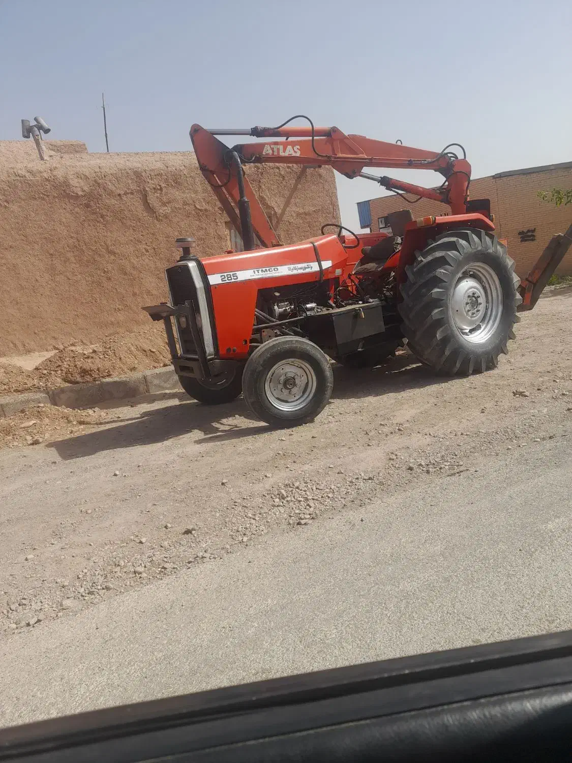 یک دستگاه کانال کن فرگوسن|خودرو سنگین|کرمان, |دیوار