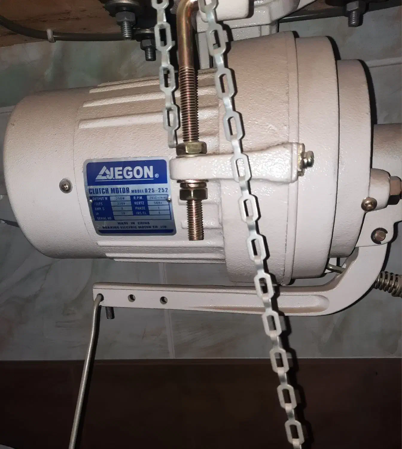 چرخ سردوز سه نخ مارک زوجی دینام بزرگ و راسته دوز|چرخ خیاطی و ریسندگی|یزد, |دیوار