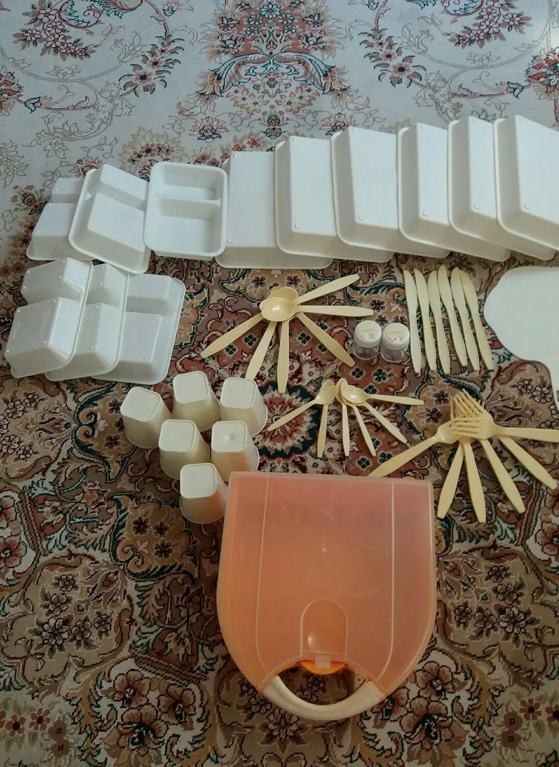 سرویس مسافرتی|ظروف نگهدارنده، پلاستیکی، یک‌بارمصرف|کرمانشاه, |دیوار