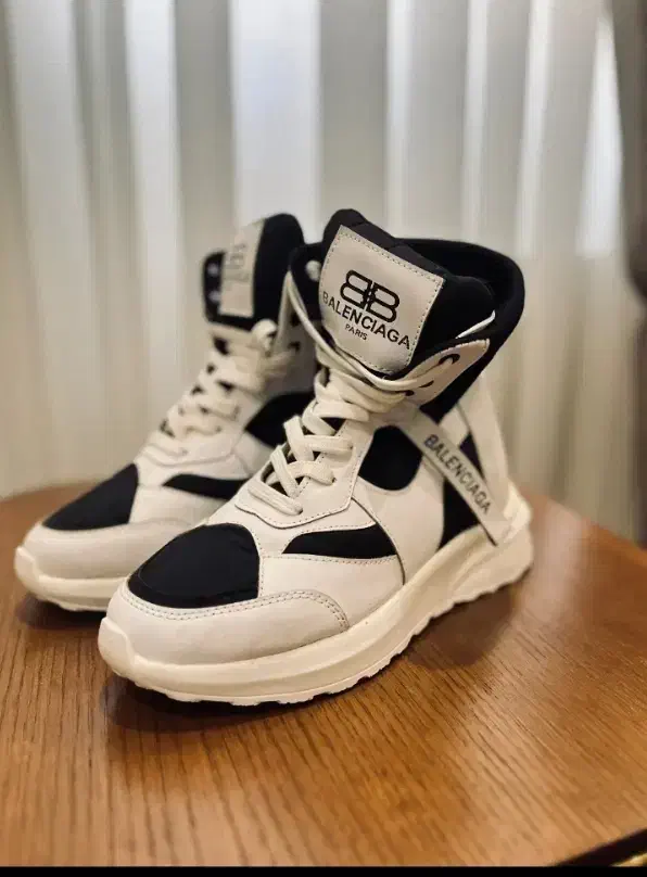 کفش|کیف، کفش، کمربند|تربت جام, المهدی|دیوار