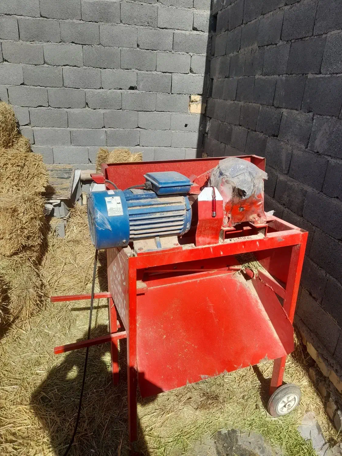 یونجه خردکن برقی(فروش فوری)|لوازم جانبی حیوانات|سجاس رود, |دیوار