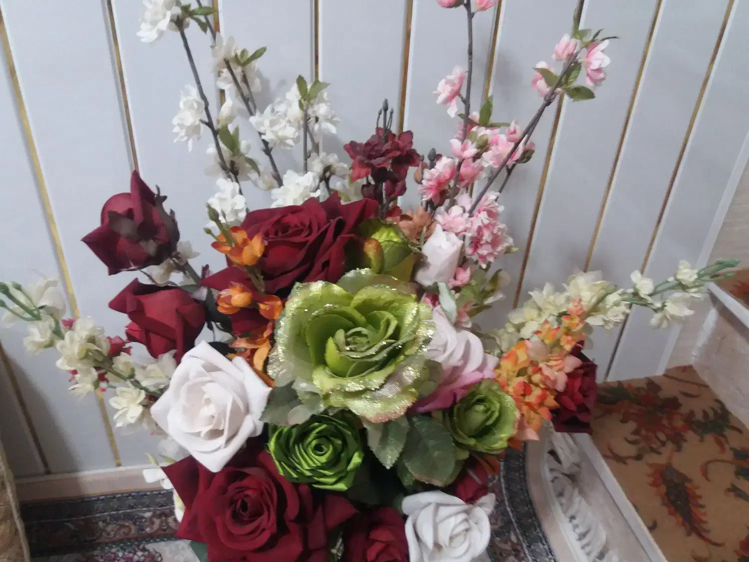 گلدان چوبی همراه با گلهای مصنوعی|گل مصنوعی|اهواز, پادادشهر|دیوار