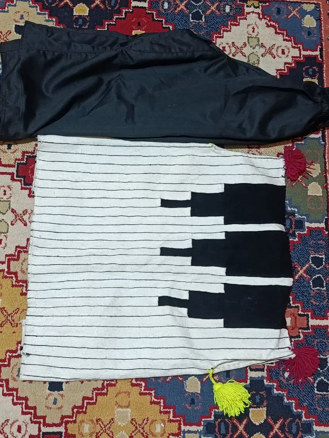 چوقا ودبیت|لباس|مسجد سلیمان, |دیوار