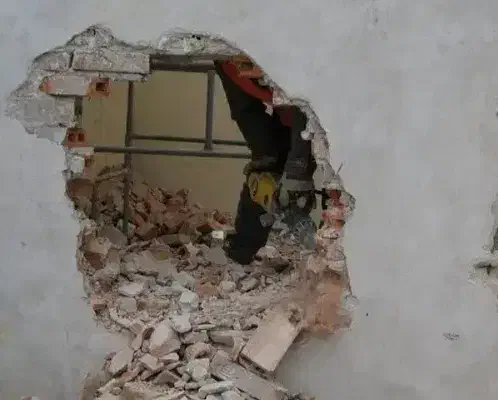 تخریب کامل و اصولی ساختمان|خدمات پیشه و مهارت|خوی, |دیوار