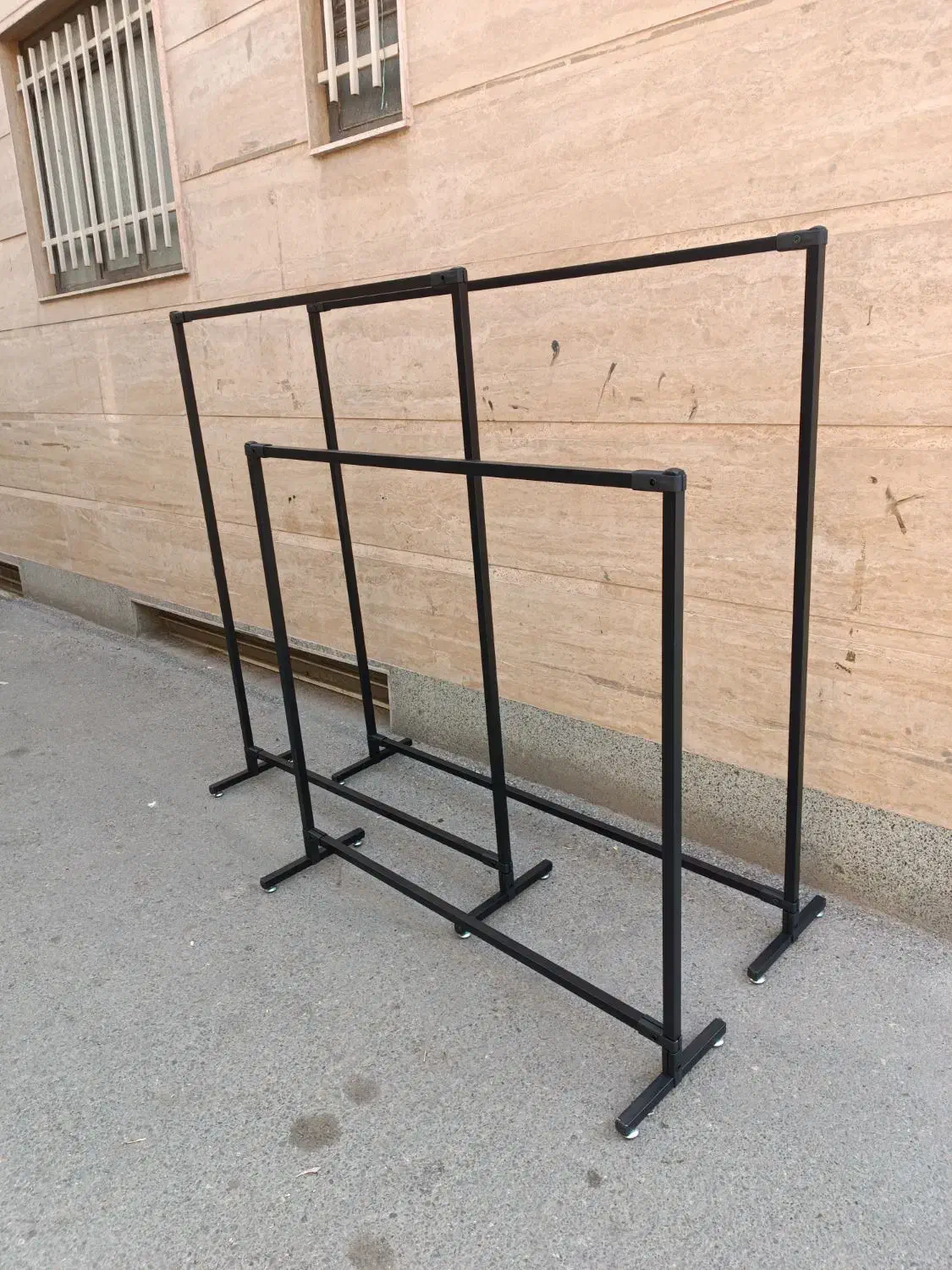 رگال مزونی|بندرخت و رخت‌آویز|قدس, شهر‌قدس|دیوار