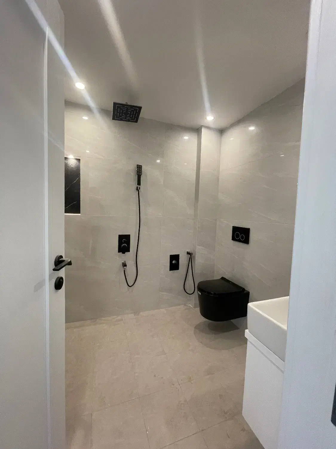 ۲۲۰ متر ویو دار تراس بزرگ ۲پارکینگ|فروش آپارتمان|لاهیجان, رجایی|دیوار