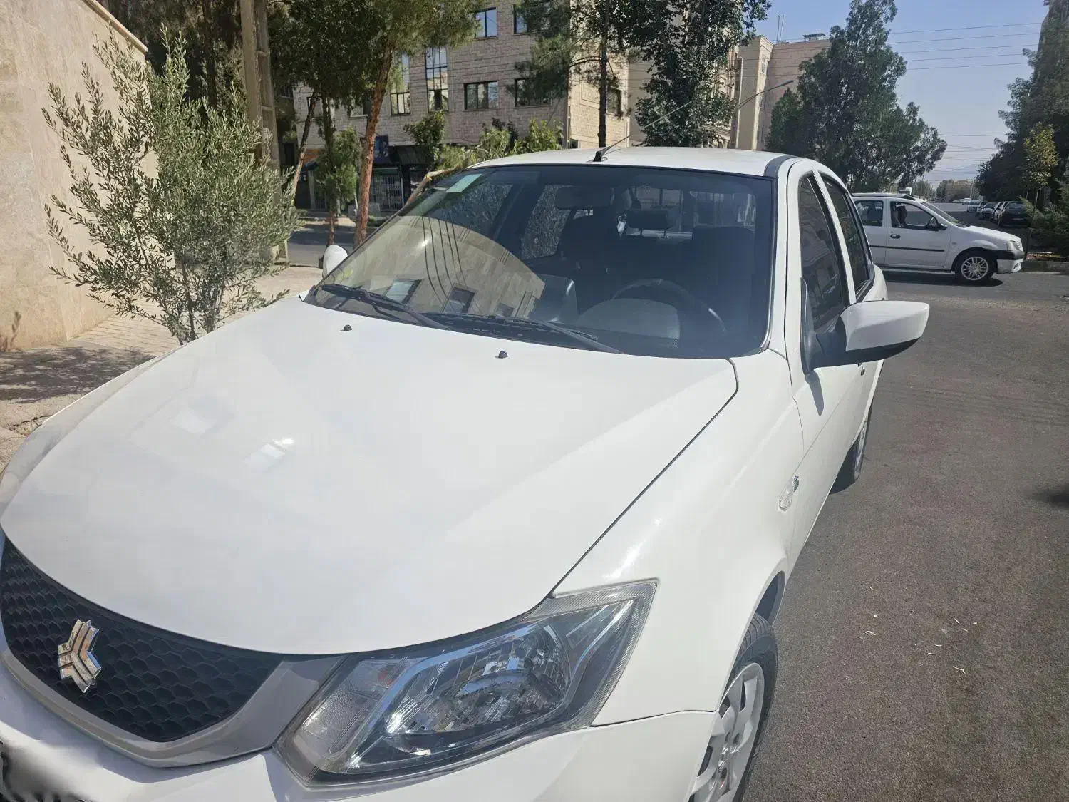 ساینا مدل ۴۰۲ با مانیتور|خودرو سواری و وانت|سمنان, |دیوار