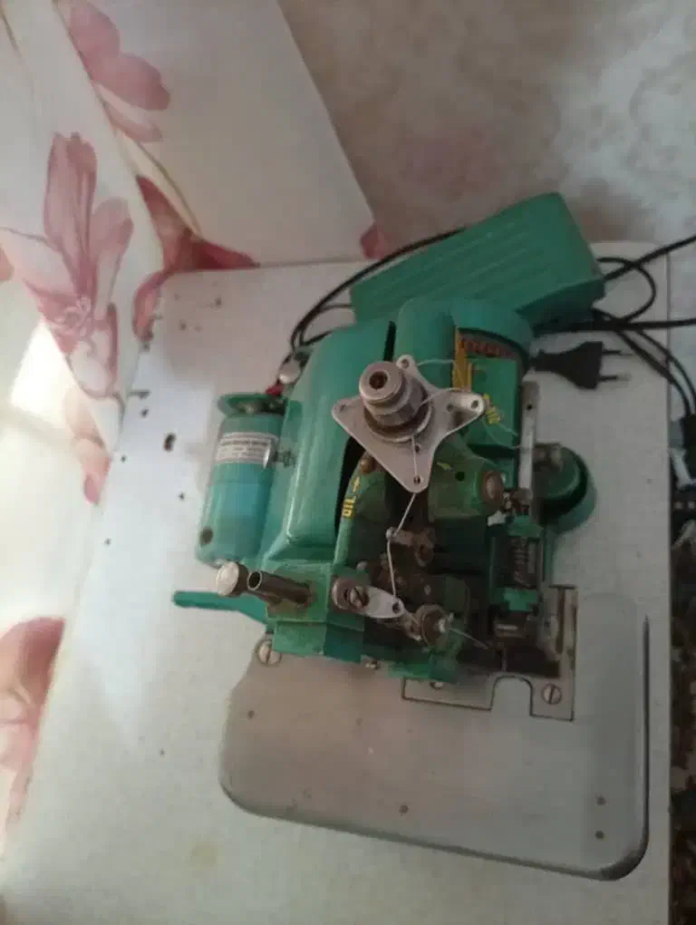 چرخ سر دوز سه نخ پروانه|چرخ خیاطی و ریسندگی|خرمآباد, |دیوار