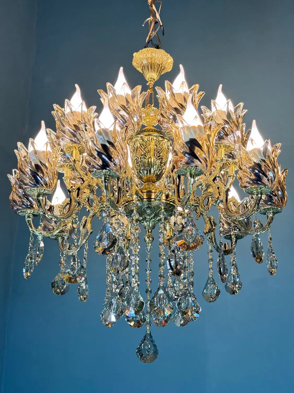 لوستر 20‌لامپ ریختگی برنج با ضمانت اصلی|لوستر و چراغ آویز|تهران, نعمت‌آباد|دیوار