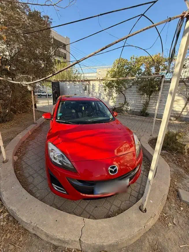 فروش مزدا سه هاچ بک قرمز|خودرو سواری و وانت|تهران, گلستان (شهرک راه آهن)|دیوار