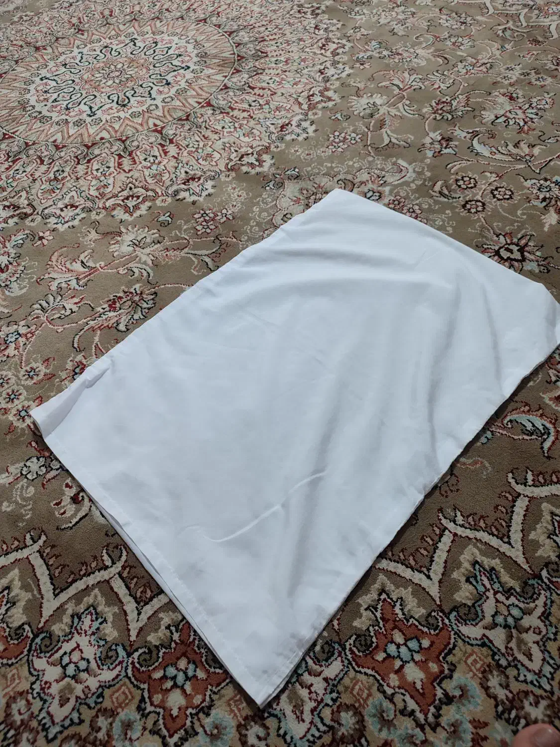 روبالشتی سفید|رختخواب، بالش، پتو|مشهد, طبرسی شمالی|دیوار