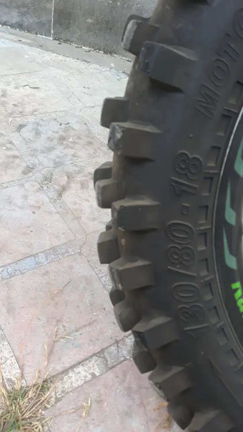 لاستیک کراسی|قطعات یدکی و لوازم جانبی|رشت, چمارسرا|دیوار