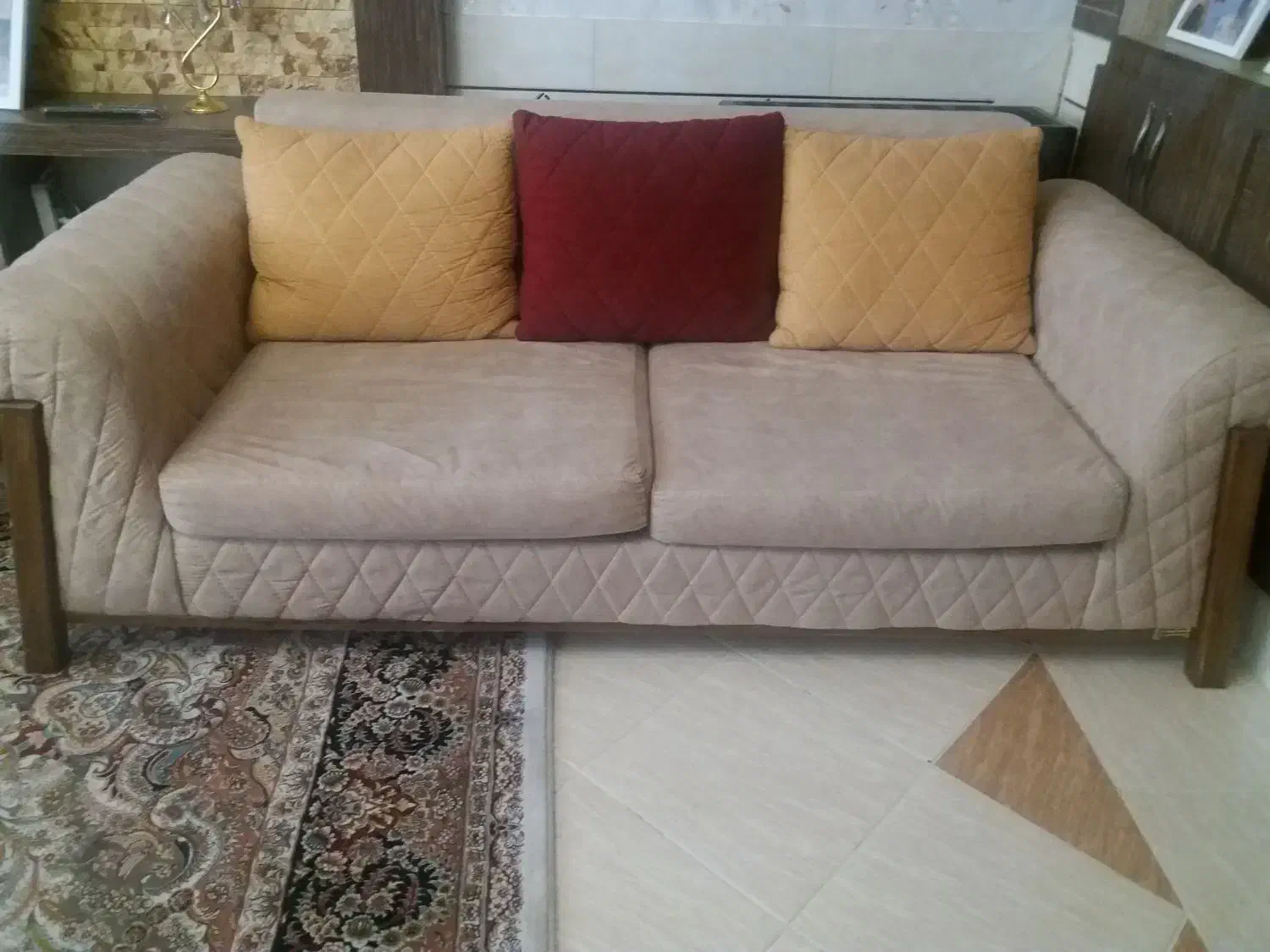 کاناپه۳نفره|مبلمان خانگی و میز عسلی|شاهینشهر, گزبرخوار|دیوار