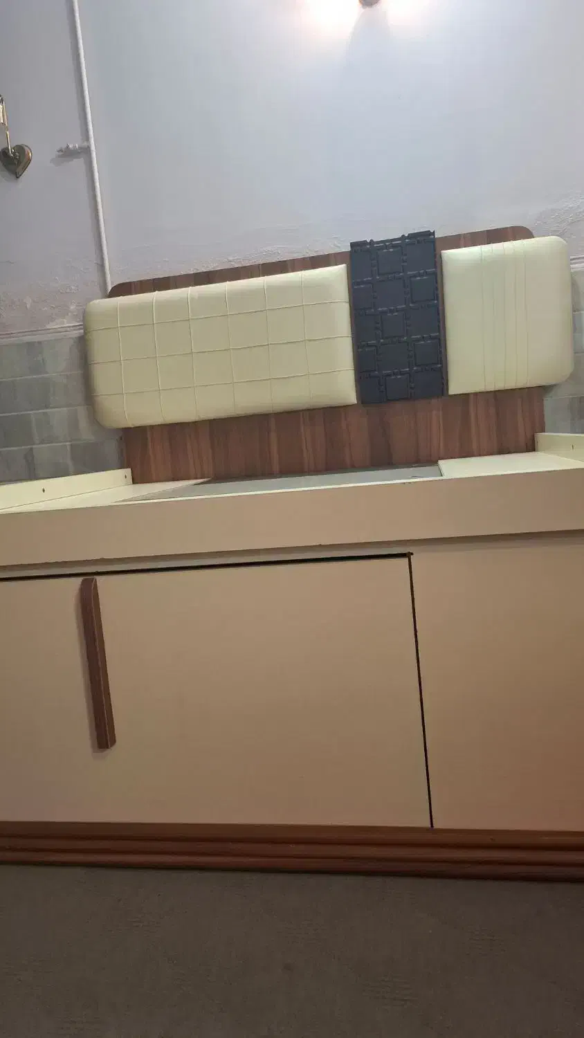 سرویس خواب|تخت و سرویس خواب|قم, انصار‌الحسین|دیوار