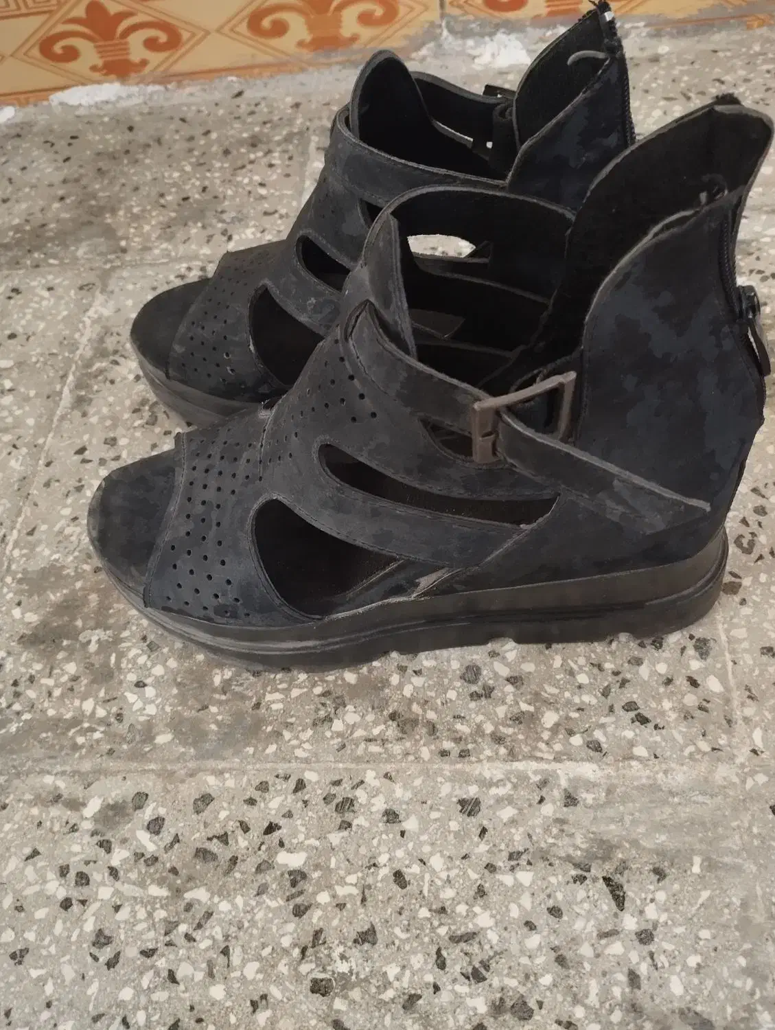 در حد نو|کیف، کفش، کمربند|اسفراین, |دیوار