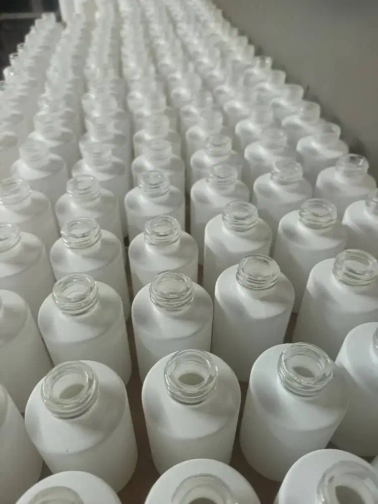 رنگکار حرفه ای و کارگر ساده|استخدام صنعتی، فنی، مهندسی|تهران, اتحاد|دیوار