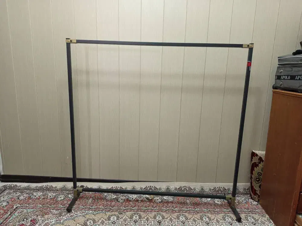 رگال|بندرخت و رخت‌آویز|قم, بوستان علوی|دیوار