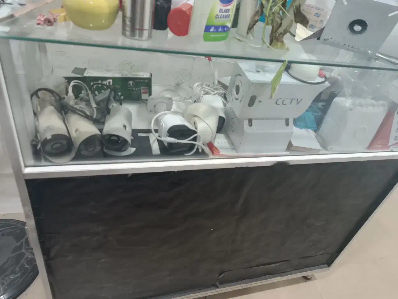 ویترین کمد دار|بوفه، ویترین، کنسول|فولادشهر, مسکن مهر فولادشهر|دیوار