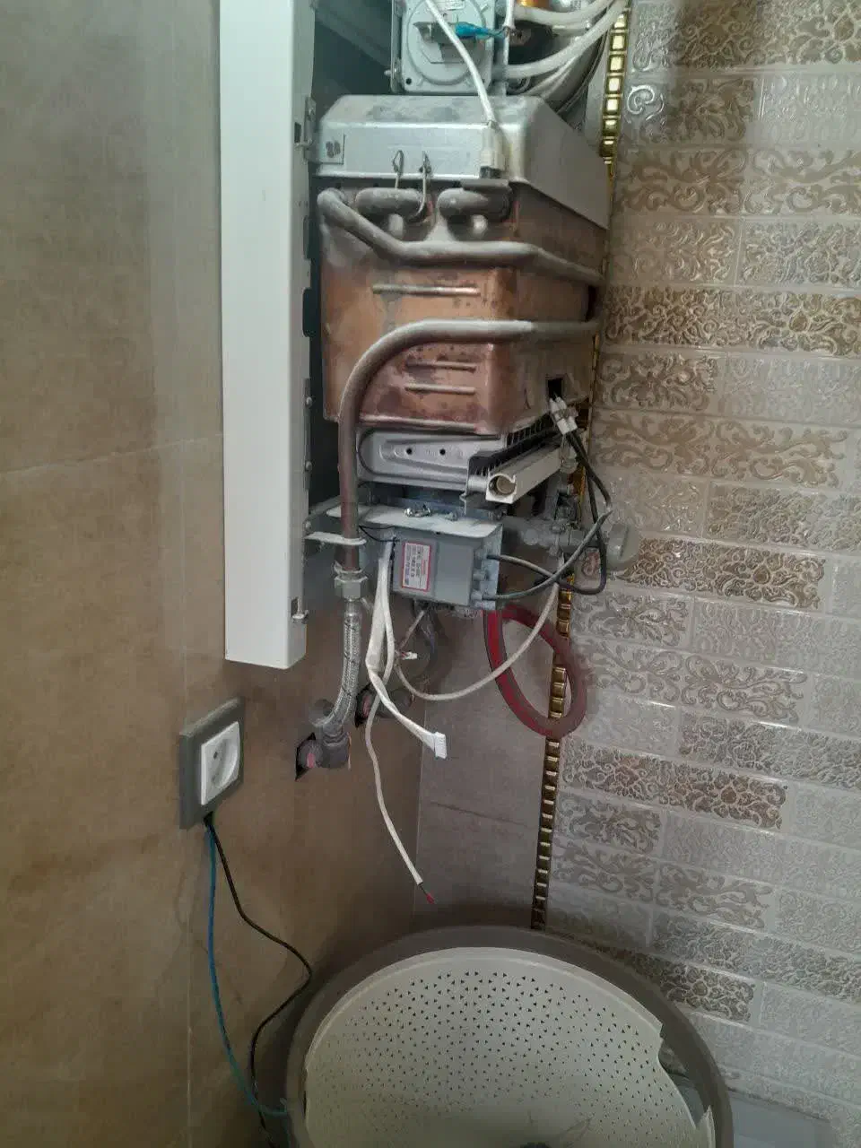 تعمیر وسرویس نصب پکیچ کولر آبگرمکن تصفیه آب پمپ|خدمات پیشه و مهارت|سرخرود, |دیوار