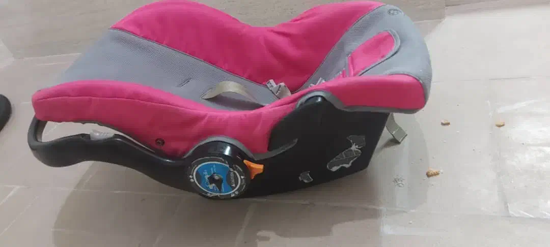 به علت جابه جایی فروش فوری|کالسکه و لوازم جانبی|یزد, |دیوار