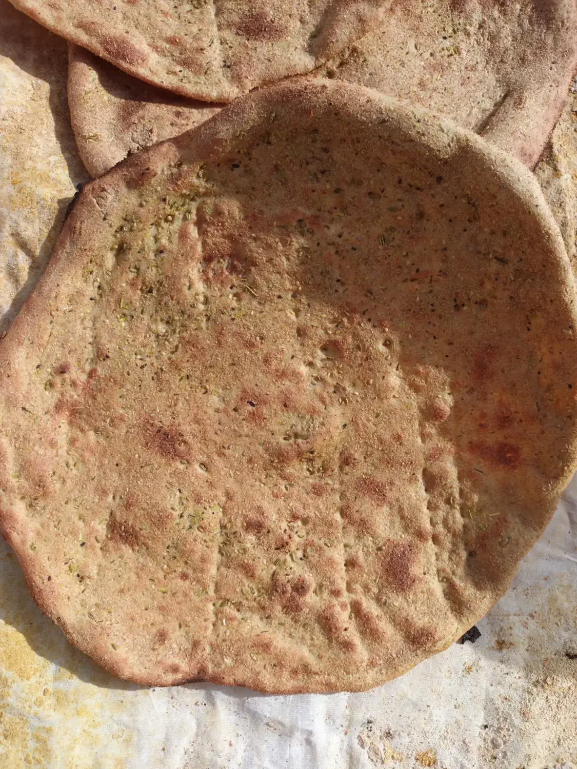 نون تنوری خونگی تخمه زده و ساده فقط برا مغازه دارا|خوردنی و آشامیدنی|رفسنجان, |دیوار