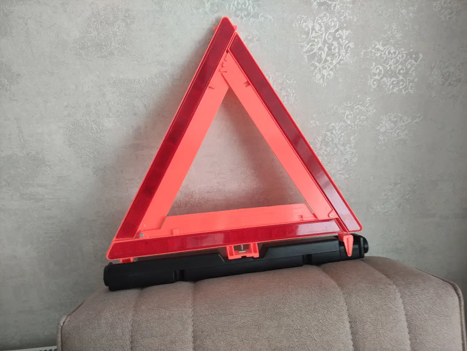 مثلث احتیاط|ابزارآلات|بیرجند, |دیوار