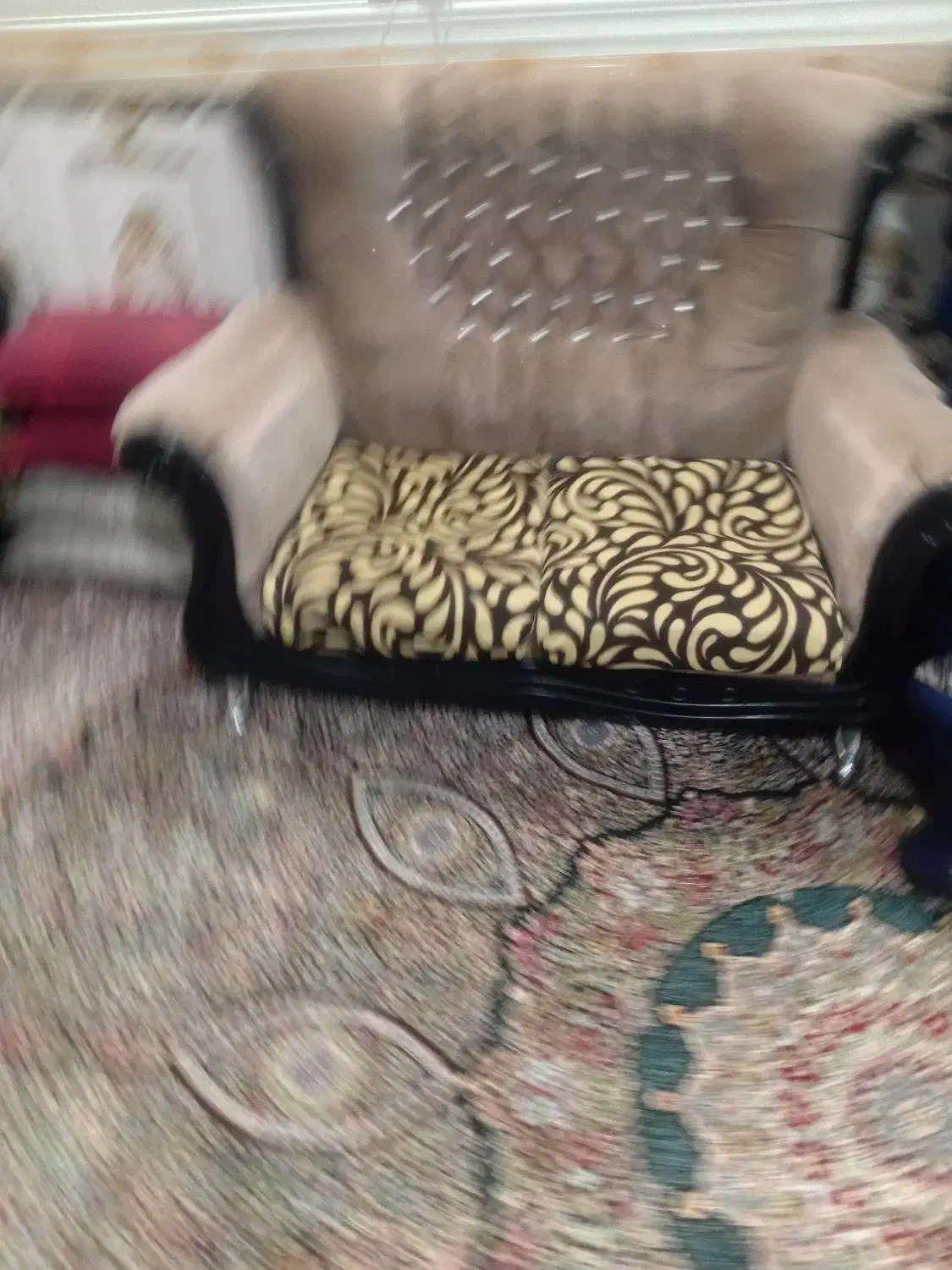 قیمت ۸۵۰۰۰۰۰|مبلمان خانگی و میز عسلی|بم, |دیوار