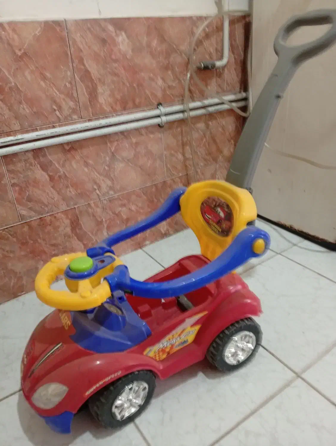 ماشین کودک|اسباب‌بازی بچه|اقبالیه, |دیوار