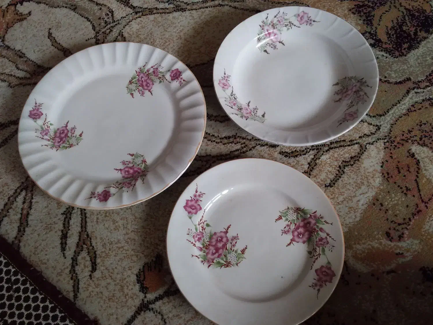 ظروف گل سرخ|ظروف سرو و پذیرایی|کبودرآهنگ, |دیوار