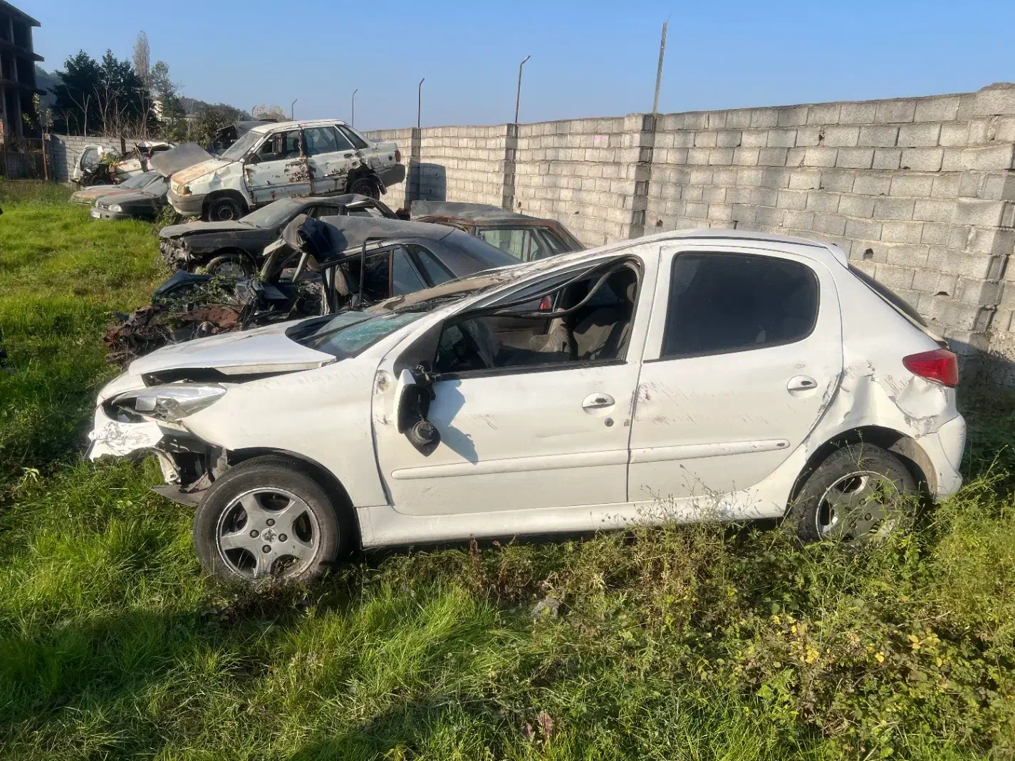 ۲۰۷ تصادفی|خودرو سواری و وانت|آمل, |دیوار