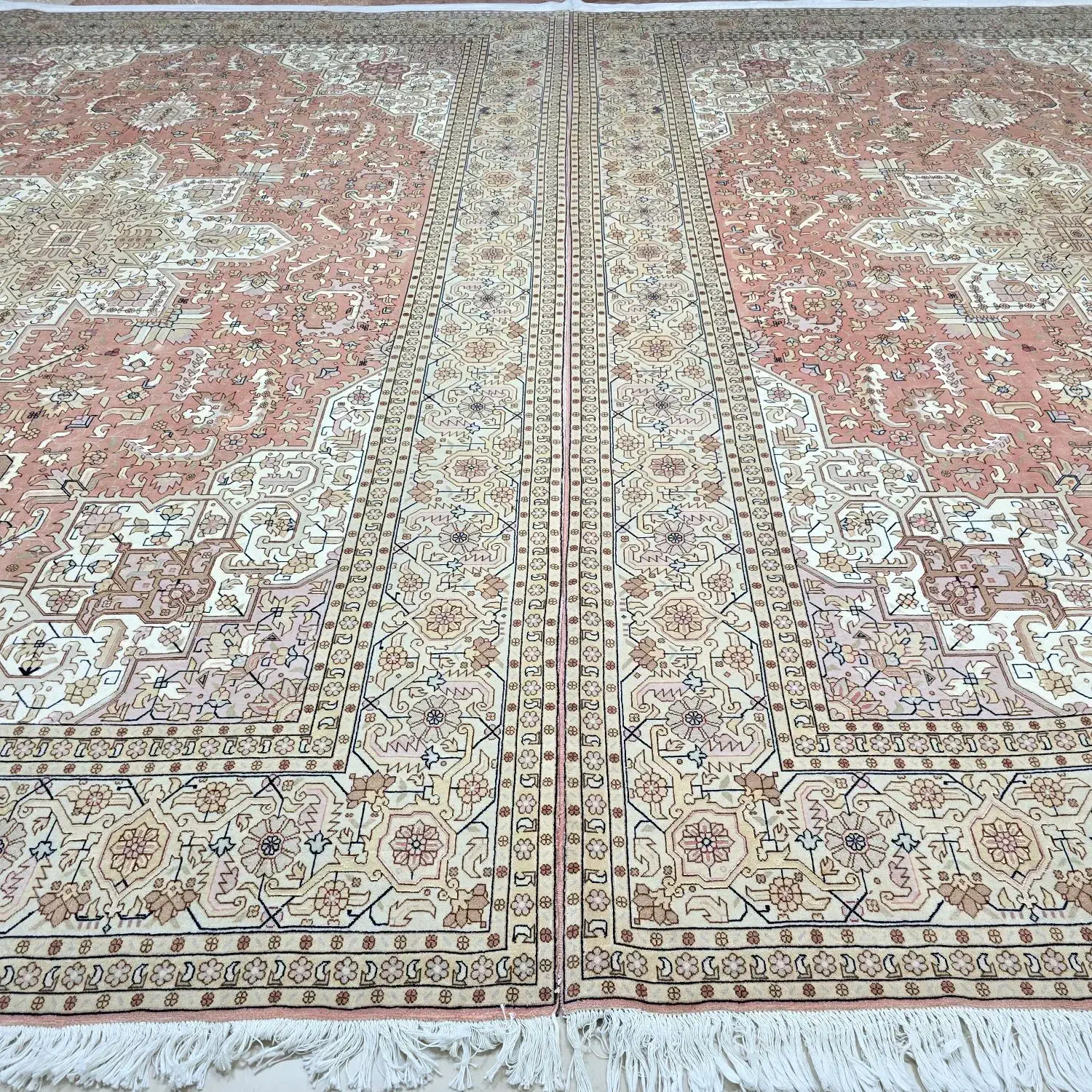 فرش تبریزدستباف طرح هریس جفت۹متری|فرش|تهران, ونک|دیوار