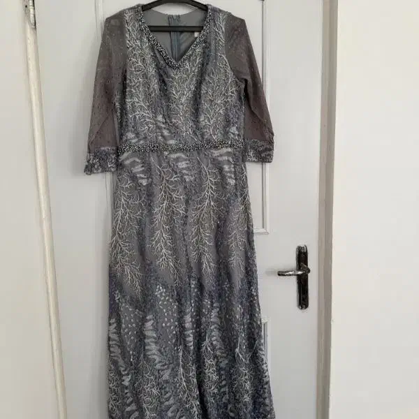 لباس مجلسی|لباس|رومشکان, |دیوار