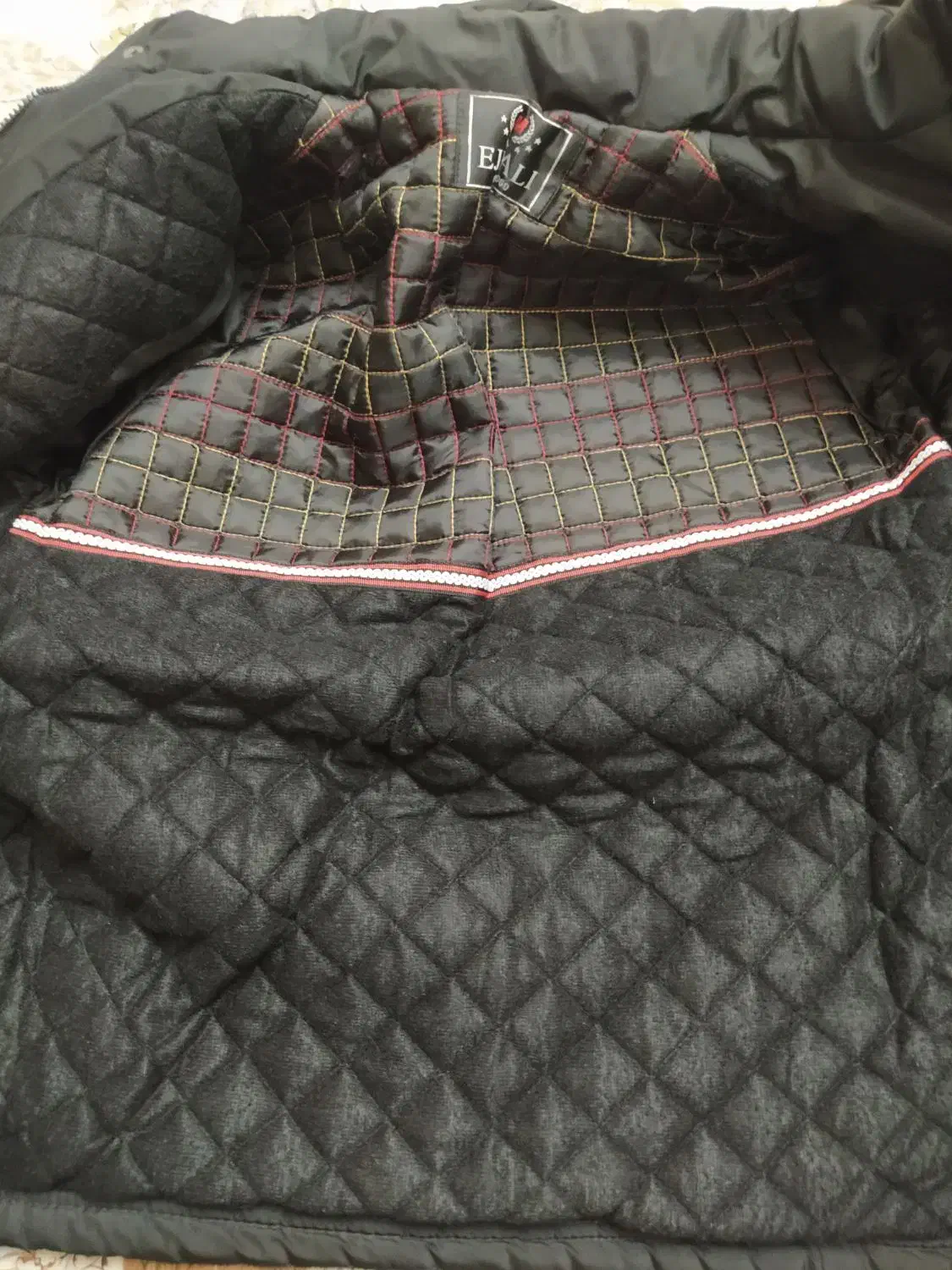 کاپشن|لباس|خرم‌آباد, |دیوار