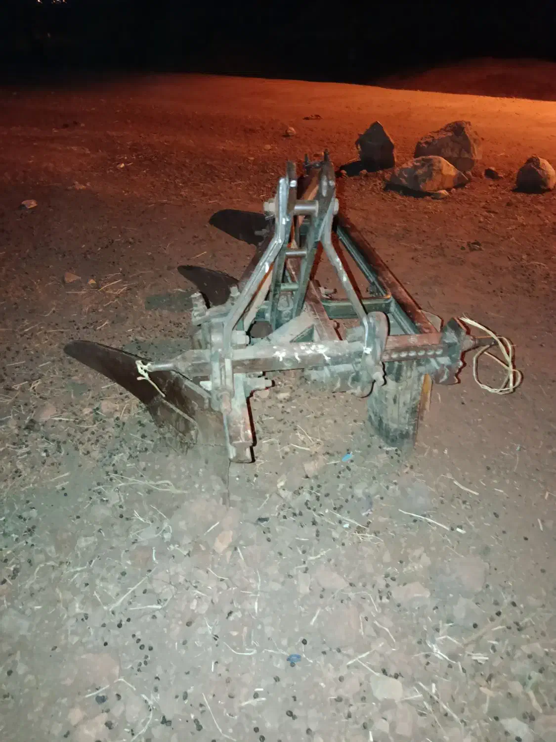 گاوآهن رومانی بسیار تمیز|ماشین‌آلات صنعتی|ویسیان, |دیوار