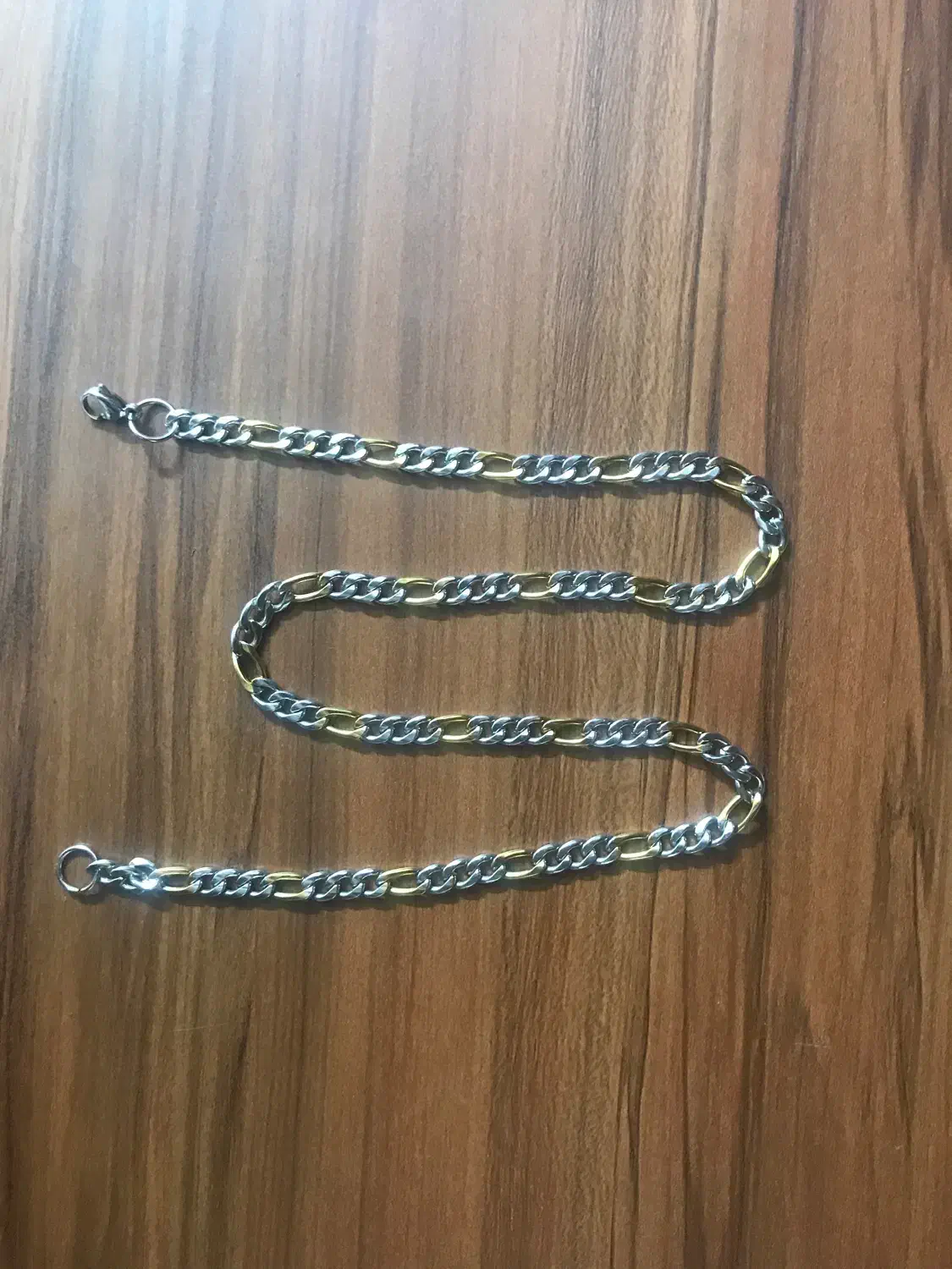 زنجیر مردانه کارتیر|بدلیجات|لاهیجان, کاروانسرابر|دیوار